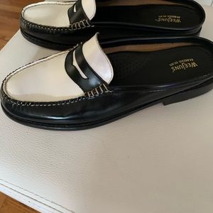Womens Weejuns black and white leather mules